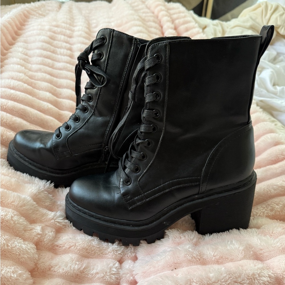 Boohoo Lace Up Chunky Hiker Boots - Picture 2 of 5